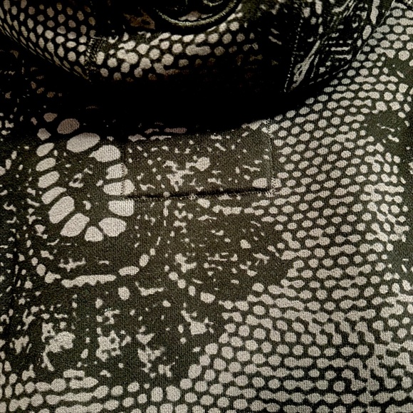 Lululemon Limited Edition Extra Warm Scuba Hoodie, Gray/Black Ombré, Size 10 - Picture 3 of 4